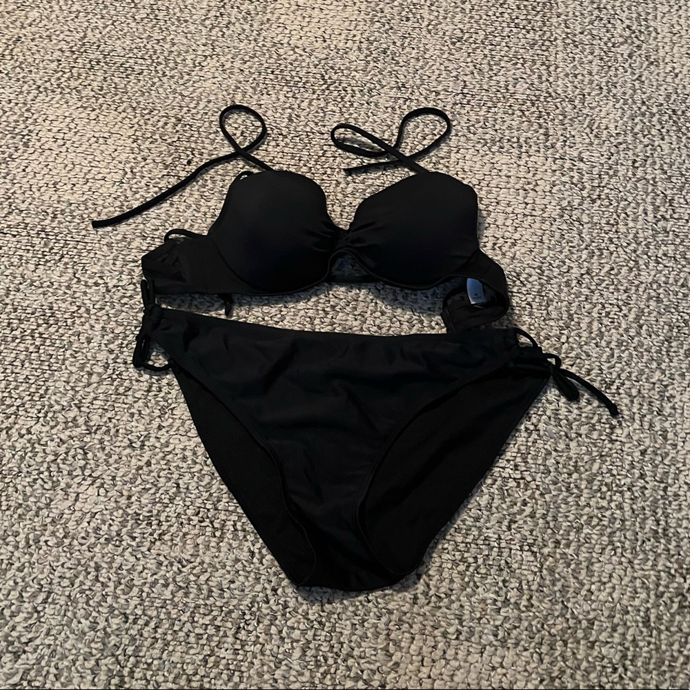 Black bikini set